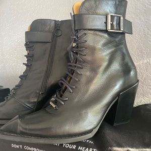 COPY - Lace up boots